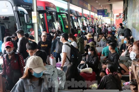 Bến xe lớn nhất Sài Gòn đông nghẹt ngày giáp Tết - ảnh 11