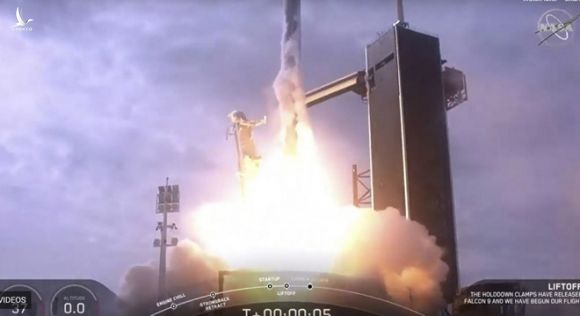 Tên lửa của SpaceX đưa tàu vũ trụ lên quỹ đạo /// AFP