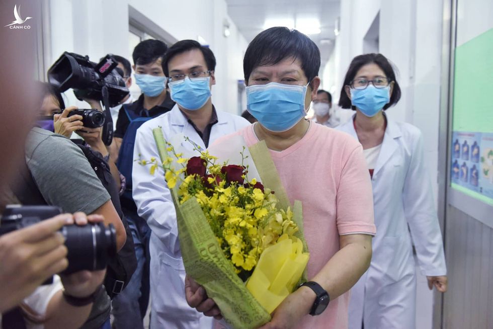 Bệnh nhân Li Ding: ‘Cảm ơn Việt Nam - cảm ơn bác sĩ Việt Nam!’ - Ảnh 1.