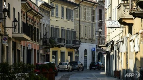 Tinh huong ngay cang xau o tam dich virus corona tai Italy hinh anh 1 codogno_in_the_lombardy_region_was_labelled_by_health_officials_on_saturday_as_the_epicentre_of_the_new_wave_of_confirmed_cases_in_italy_s_north_1582422233324_2.jpg