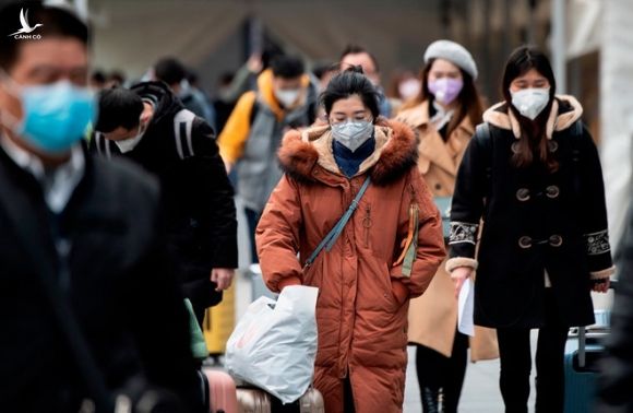 Chuyên gia hàng đầu Trung Quốc nêu cách ngăn virus Corona lây từ người sang người - ảnh 1