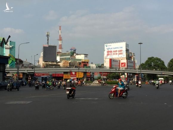 Sau mồng 10 Tết, chưa bao giờ thấy đường phố Sài Gòn vẫn vắng hoe - ảnh 5