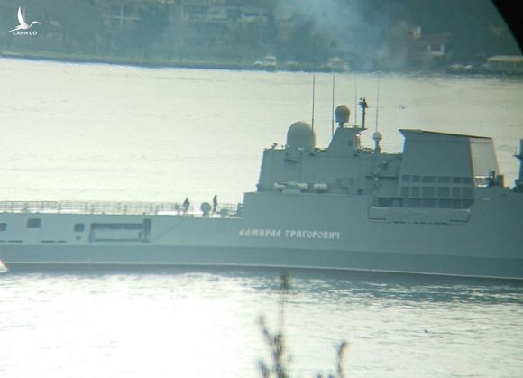 NÓNG: Giờ G sắp điểm, 2 tàu chiến Nga mang đầy tên lửa Kalibr lập lá chắn ngoài khơi Syria - Ảnh 1.