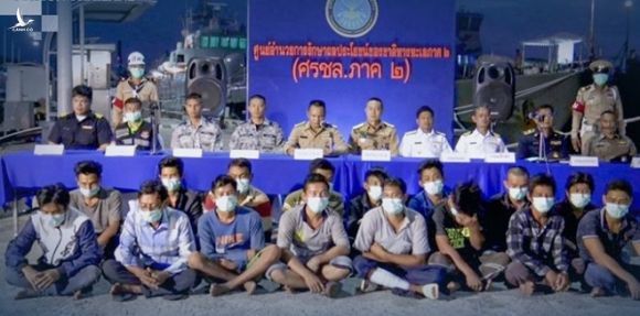 Hải quân Hoàng gia Thái Lan công bố hình ảnh 21 ngư dân Việt bị cách ly /// Ảnh chụp màn hình The Nation