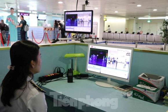 Cận cảnh quy trình kiểm dịch virus corona ở sân bay Tân Sơn Nhất - ảnh 4