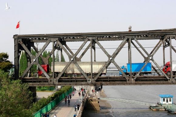 Cầu hữu nghị trên sông Áp Lục nối liền Trung Quốc và Triều Tiên /// Reuters