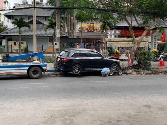 Khởi tố, bắt tạm giam tài xế tông chết người gần sân bay Tân Sơn Nhất - Ảnh 1.