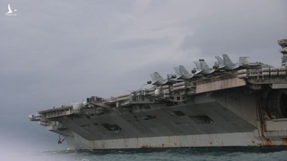 Mục kích tàu sân bay USS Theodore Roosevelt vào vịnh Đà Nẵng - ảnh 2