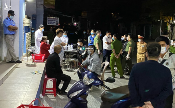 Xe khách BKS Quảng Ninh bí ẩn chở 4 khách Trung Quốc đến Thừa Thiên Huế