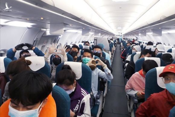 Chuyến bay Vietnam Airlines đưa gần 200 công dân mắc kẹt rời khỏi Philippines - Ảnh 5.