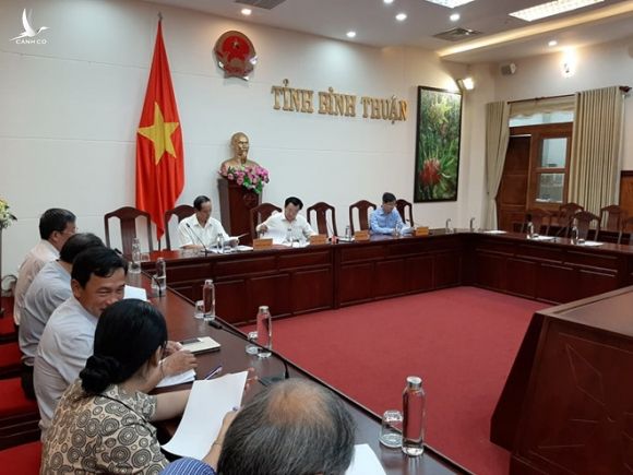 Các cơ quan chức năng tỉnh Bình Thuận họp khẩn sau khi Bộ Y tế công bố thông tin về bệnh nhân thứ 34 /// Ảnh: Quế Hà