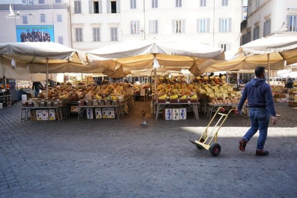 Khung cảnh vắng lặng tại nhiều vùng Italia trong thời dịch