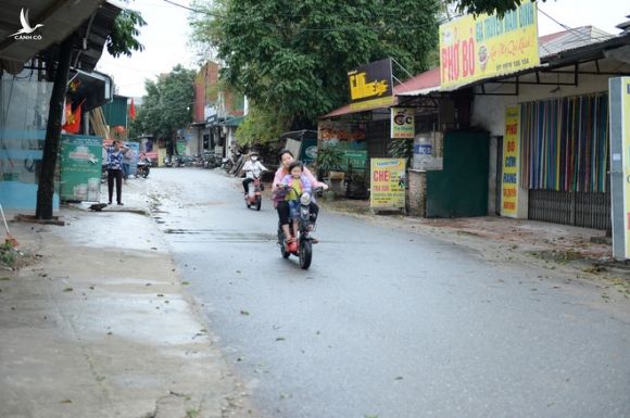 Giám đốc Công an tỉnh Vĩnh Phúc: Làm nhiệm vụ cách ly Sơn Lôi có chiến sỹ Tết đến giờ còn chưa được về nhà - Ảnh 1.