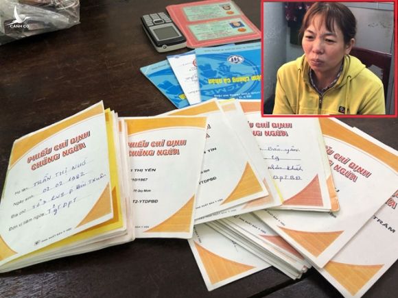 Bà Sương và tang vật /// Ảnh: Trị Bình