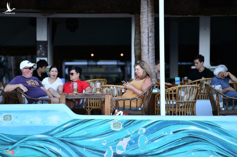 Hang nghin nguoi tam bien Nha Trang giua cao diem dich hinh anh 9 nha_trang_zing4.jpg