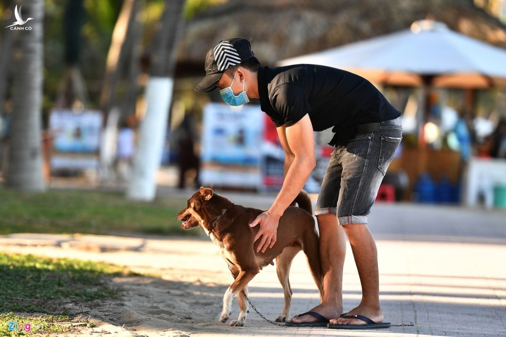 Hang nghin nguoi tam bien Nha Trang giua cao diem dich hinh anh 10 nha_trang_zing5.jpg