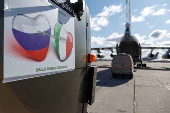 Reuters: Cách Nga giúp Italy chống COVID-19 làm bộc lộ thất bại của EU, dành sự vẻ vang cho TT Putin - Ảnh 2.
