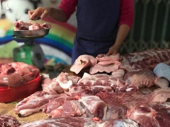 Một quầy thịt heo tại chợ Hà Đông (Hà Nội) ngày 30/3. Ảnh: Anh Minh