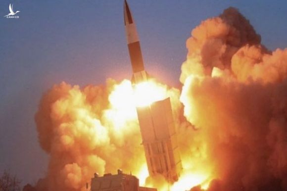 Triều Tiên bất ngờ phóng tên lửa đạn đạo