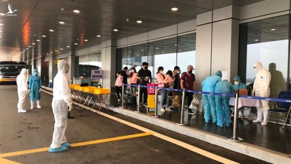 Sân bay Vân Đồn đón 229 hành khách về từ Hàn Quốc - ảnh 1