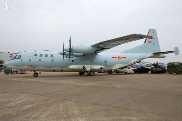 Trung Quốc ngang nhiên đưa máy bay quân sự ra quần đảo Trường Sa - ảnh 1