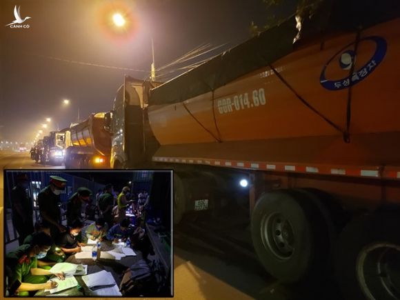 Công an tỉnh Đồng Nai chốt chặn, bắt giữ đoàn xe "vua" Âu Châu và Ngọc Minh Anh trên tuyến tỉnh lộ 25B /// Ảnh: T.N 