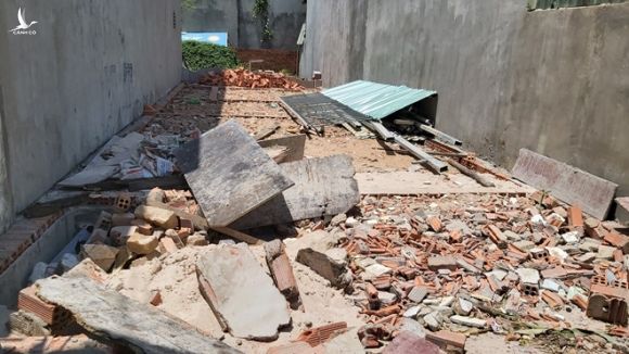 Căn nhà ông Thông bị đập phá hoàn toàn /// Ảnh: Nguyễn Long