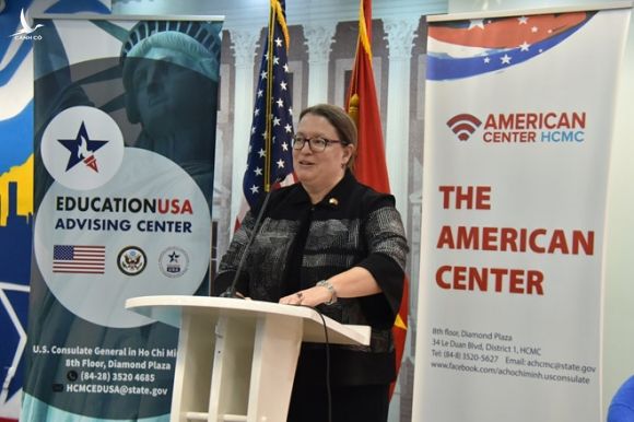 Tổng lãnh sự Mỹ tại TP.HCM Marie C. Damour phát biểu tại sự kiện ở Trung tâm Hoa Kỳ /// Tổng lãnh sự quán Mỹ