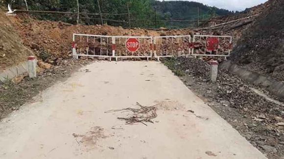 Chính quyền TP.Hạ Long, Quảng Ninh, đã cho bịt đường nối xã Bằng Cả với địa phương khác /// Ảnh NH