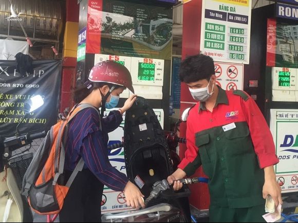 Giá xăng rẻ: Yếu tố tích cực cho nền kinh tế - ảnh 1