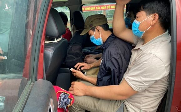 Trốn tránh cách ly phòng dịch Covid-19, 6 người vượt biên về Việt Nam Trốn tránh cách ly phòng dịch Covid-19, 6 người vượt biên về Việt Nam