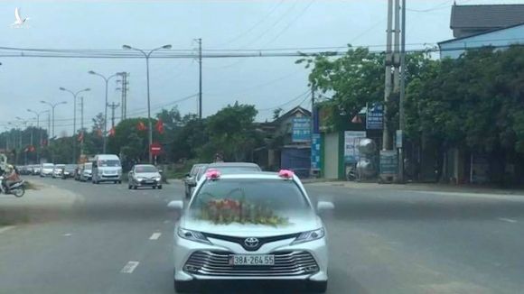 Công an vào cuộc xác minh Vụ Phó GĐ BV tổ chức rước dâu linh đình giữa mùa dịch - Ảnh 2. Công an vào cuộc xác minh Vụ Phó GĐ BV tổ chức rước dâu linh đình giữa mùa dịch - Ảnh 2.