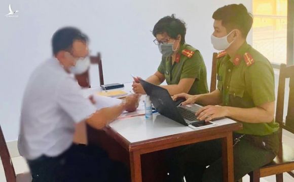Xử lý người đăng tin sai sự thật về dịch Covid-19 và xúc phạm 2 chiến sĩ công an Đà Nẵng hy sinh Xử lý người đăng tin sai sự thật về dịch Covid-19 và xúc phạm 2 chiến sĩ công an Đà Nẵng hy sinh