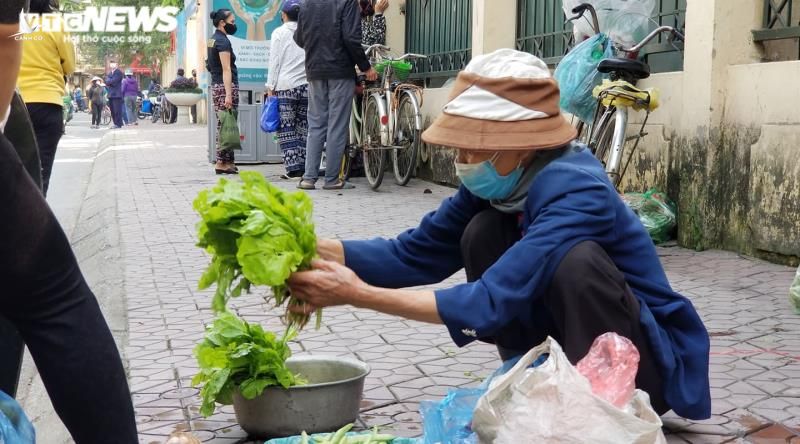 Người nghèo mong từng ngày gói hỗ trợ 62.000 tỷ đồng được giải ngân - 1