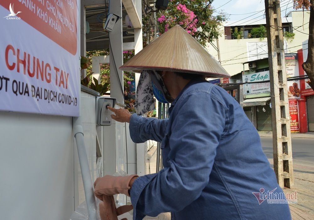 'ATM gạo' miễn phí dành cho người nghèo thời cách ly toàn xã hội