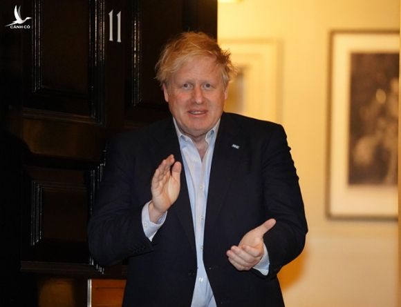Thủ tướng Johnson trong lần xuất hiện tại văn phòng thủ tướng vào ngày 2.4 /// Reuters