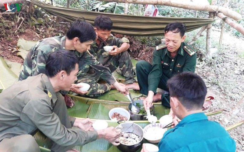 bo doi dung leu giua rung ngan chan xuat nhap canh trai phep tren tuyen bien gioi hinh 2