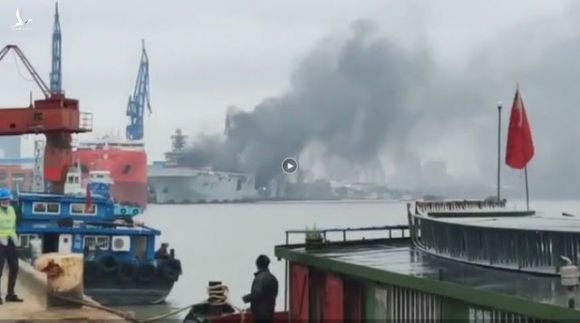 Rộ tin tàu đổ bộ Type 075 của Trung Quốc bị cháy - ảnh 3