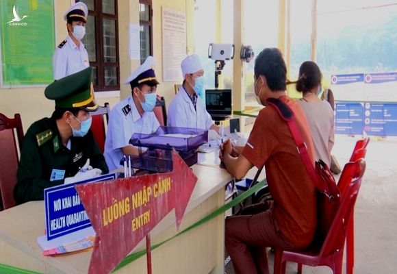 Chấp thuận cho ba công dân Lào nhập cảnh vào Việt Nam chữa bệnh - Ảnh 1.