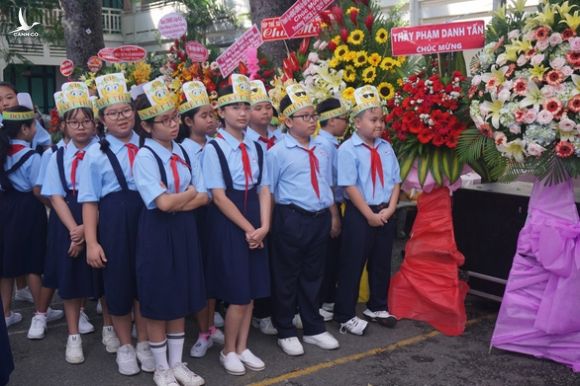 Học sinh TP.HCM đi học lại từ ngày 4-5 - Ảnh 1. Học sinh TP.HCM đi học lại từ ngày 4-5 - Ảnh 1.