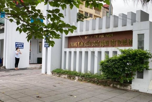 Giám đốc CDC Hà Nội bị tố 'xé thầu', có thu nhập bất thường từ 2018