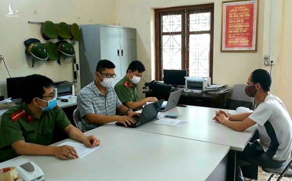 Đăng tin sai sự thật về vụ án Đường "Nhuệ" người đàn ông bị xử phạt 7,5 triệu Đăng tin sai sự thật về vụ án Đường "Nhuệ" người đàn ông bị xử phạt 7,5 triệu