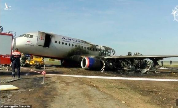 Phi công hạ cánh lỗi, máy bay chở khách Nga chìm trong lửa