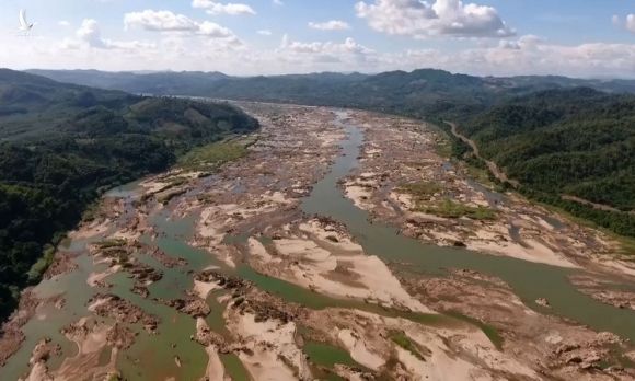 Đoạn sông Mekong chảy qua tỉnh Nong Khai, đông bắc Thái Lan hồi tháng 10/2019. Ảnh: AFP.