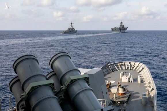 Tàu chiến Mỹ, Úc cùng tham gia tập trận trên Biển Đông - ảnh 1