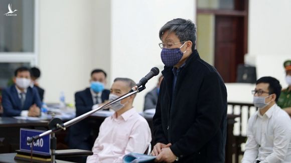 Bị cáo Nguyễn Bắc Son trình bày trước phiên tòa xét xử phúc thẩm vụ MobiFone mua AVG /// Ảnh Trần Cường 