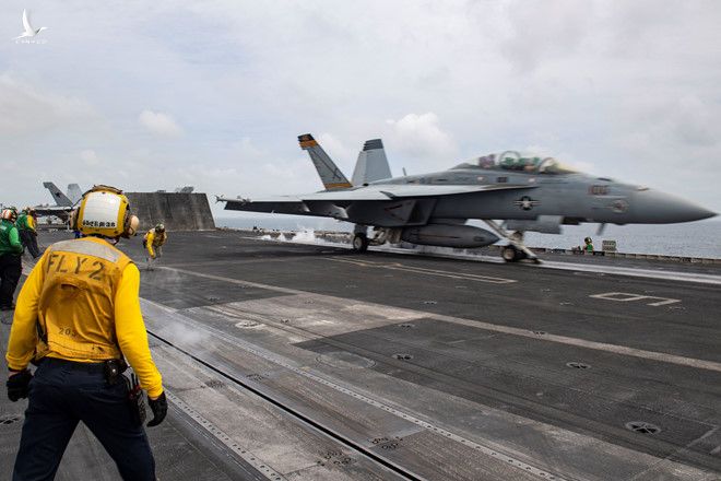 Hải quân Mỹ không ngại tàu sân bay Trung Quốc ở Biển Đông - ảnh 1