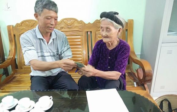Cụ bà 84 tuổi năm ngoái xin thoát nghèo, nay góp 2 triệu chống dịch COVID-19 - Ảnh 1.