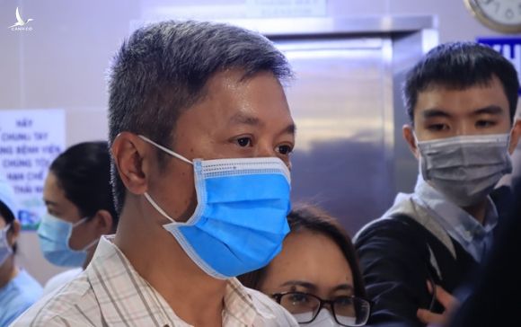 Thứ trưởng Bộ Y tế Nguyễn Trường Sơn kiểm tra công tác phòng, chống dịch Covid-19 tại TP.HCM /// Ảnh Sỹ Đông