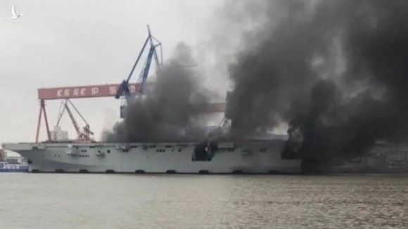 Rộ tin tàu đổ bộ Type 075 của Trung Quốc bị cháy - ảnh 1